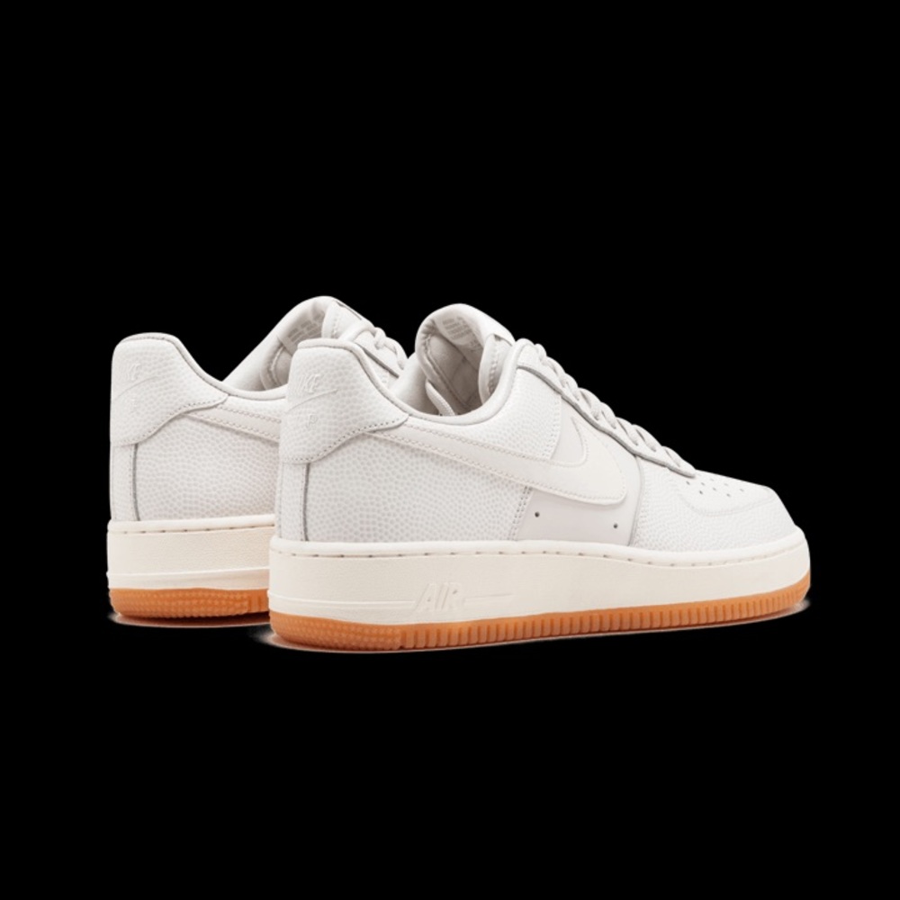 Nike Air Force 1 ‘07 Seasonal Sneakers - Picture 15 of 16